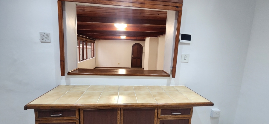 To Let 3 Bedroom Property for Rent in Meadowridge Western Cape